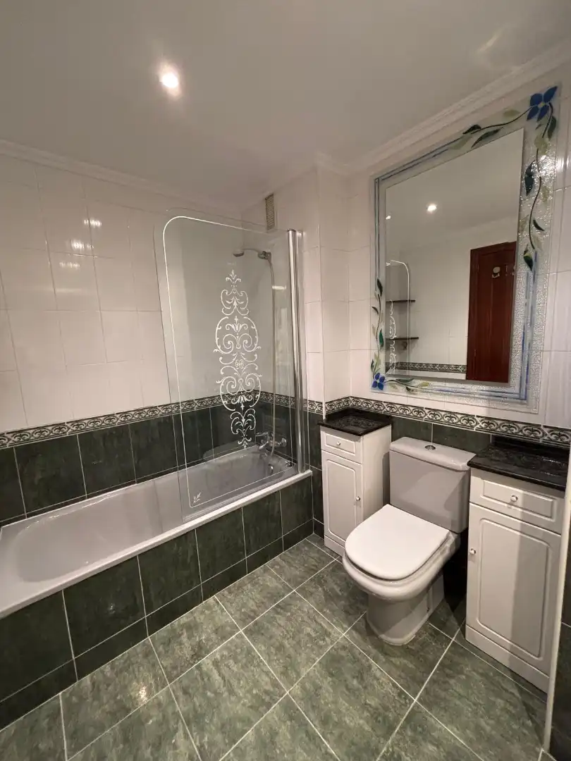 Baño de Piso en venta en Gijón  con Calefacción, Parquet y Trastero