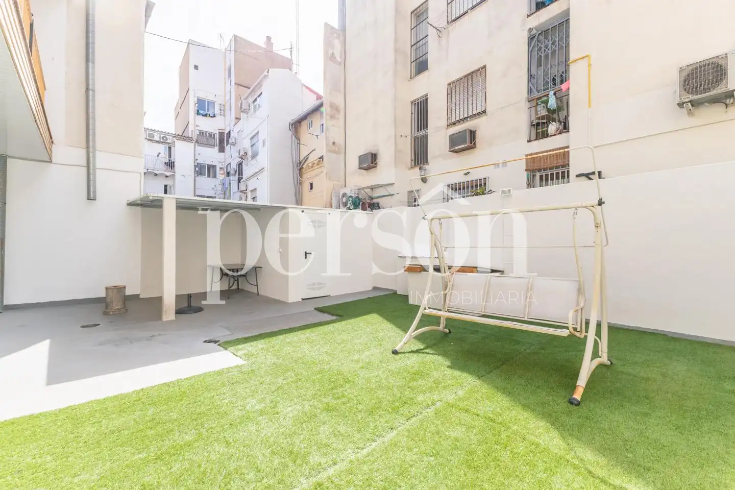 Flat with terrace to rent in Extramurs