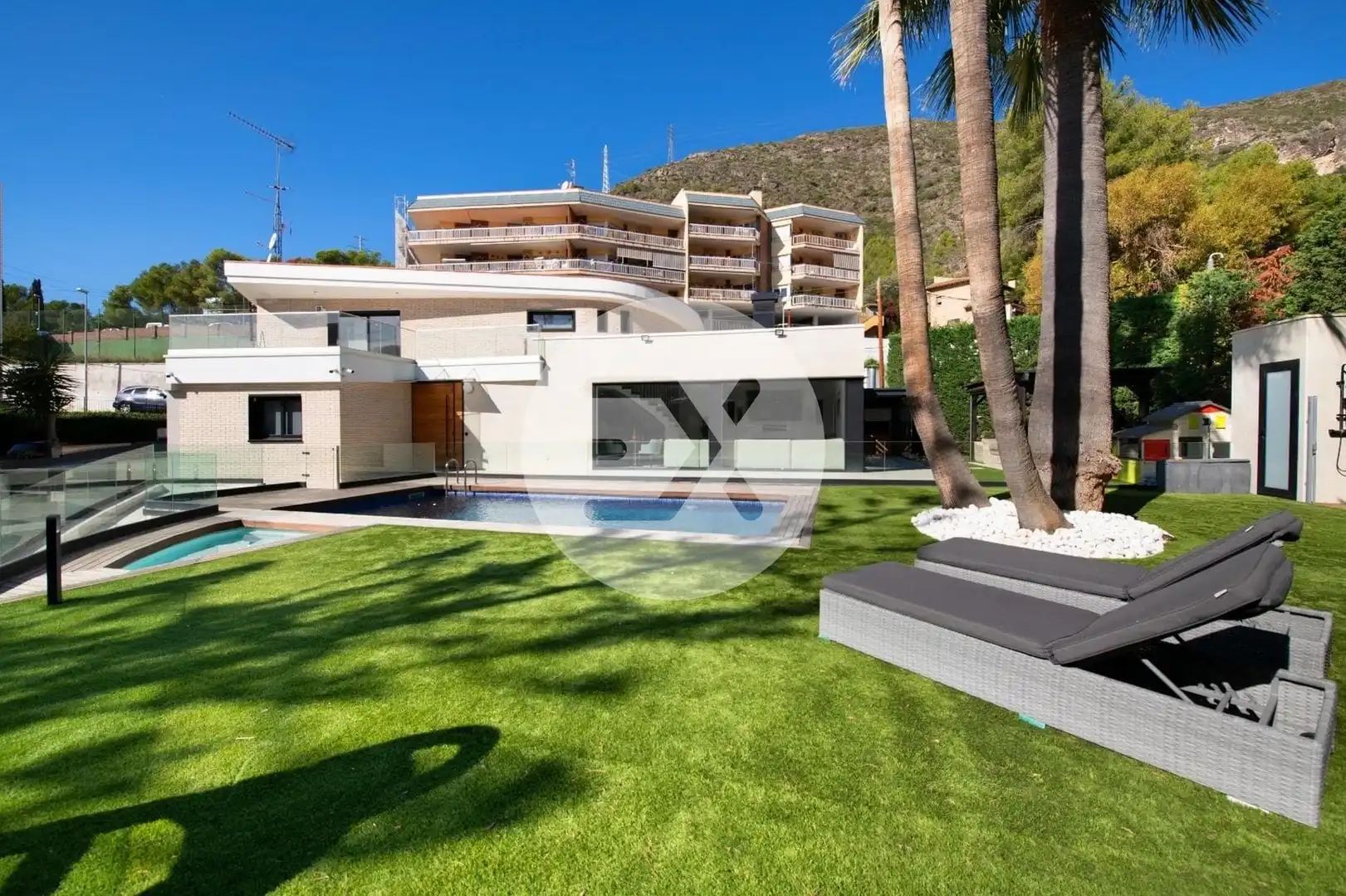 Vista exterior de Casa o xalet en venda en Castelldefels amb Aire condicionat, Calefacció i Jardí privat