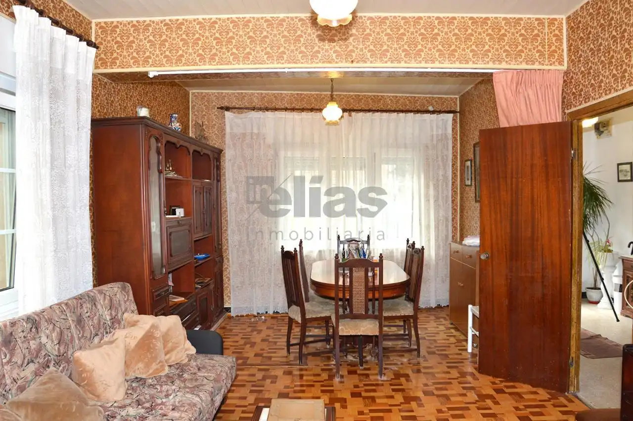 Sala d'estar de Casa o xalet en venda en Muxía amb Moblat