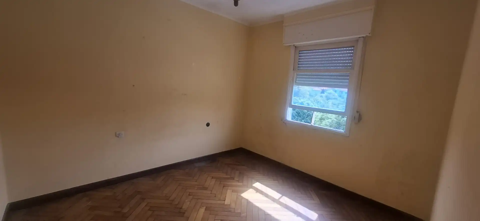 Dormitori de Casa o xalet en venda en Vigo  amb Jardí privat i Terrassa