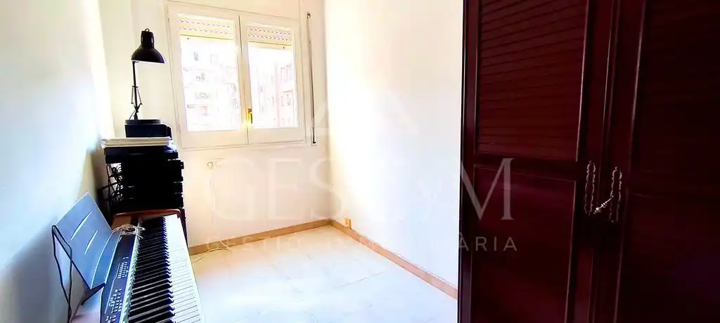Dormitori de Pis en venda en Sant Joan Despí amb Jardí privat, Terrassa i Balcó