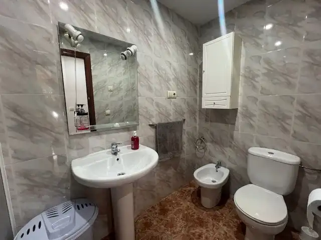 Baño de Piso de alquiler en Puertollano con Aire acondicionado, Calefacción y Terraza
