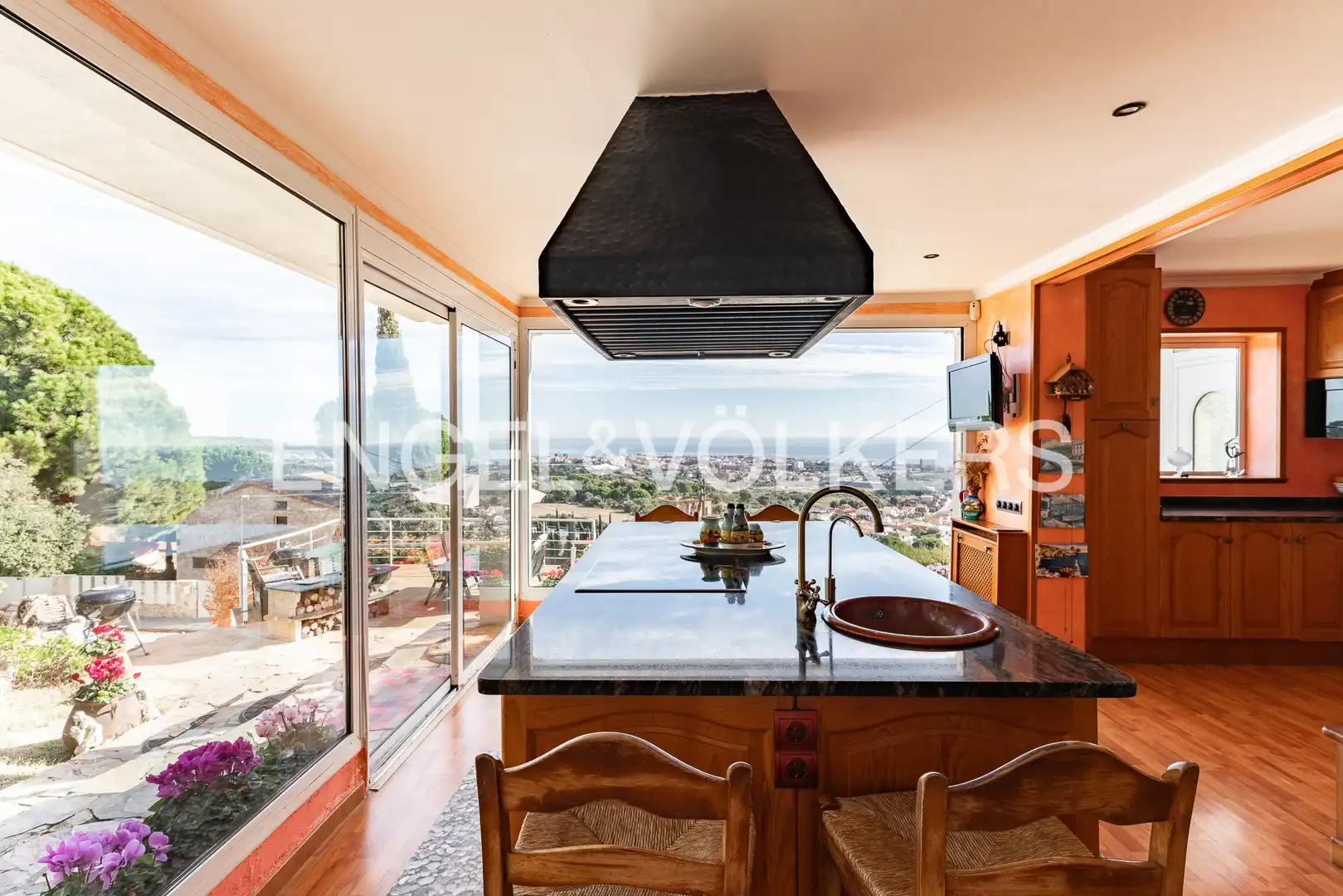 Cocina de Casa o chalet en venta en Pineda de Mar con Calefacción, Jardín privado y Terraza