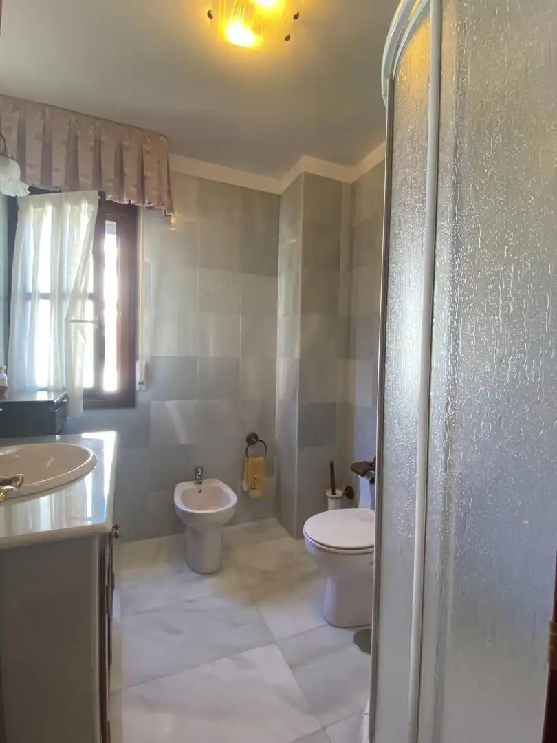 Baño de Casa adosada de alquiler en Ribadesella con Calefacción y Terraza