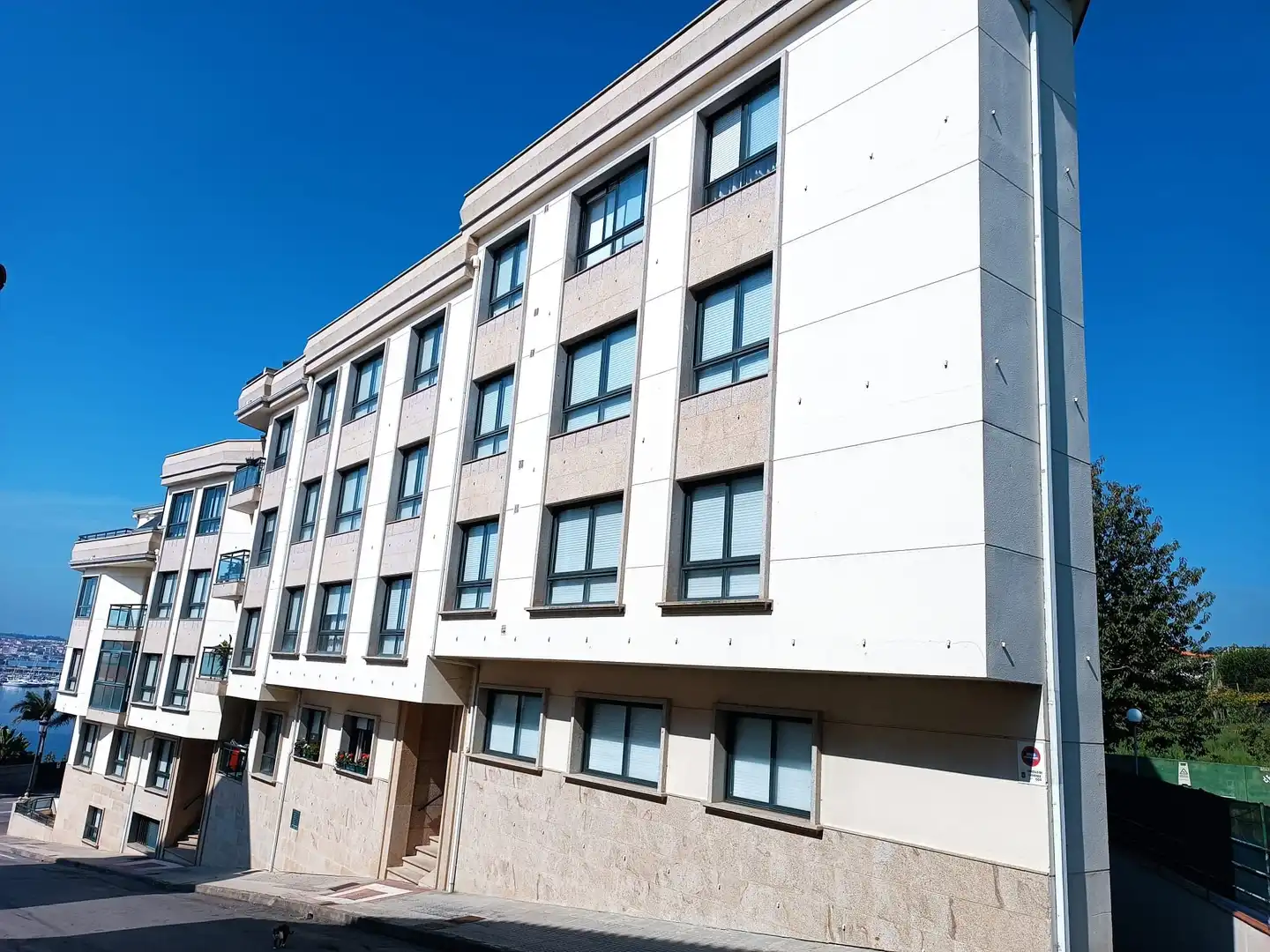 Vista exterior de Pis en venda en Sanxenxo amb Terrassa, Moblat i Forn