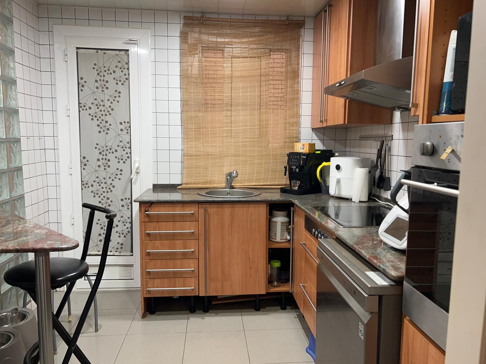 Cuina de Pis en venda en L'Hospitalet de Llobregat amb Aire condicionat, Calefacció i Parquet