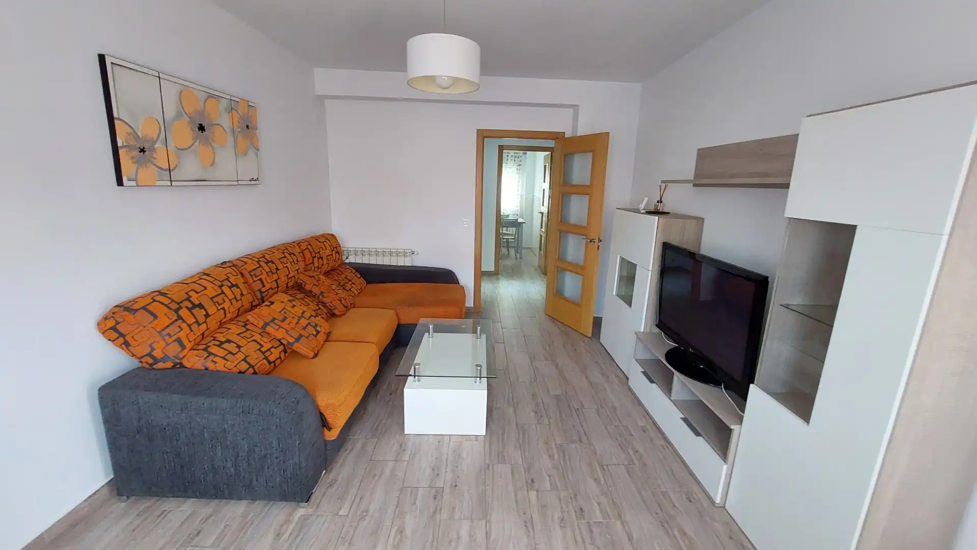 Living room of Flat for rent in Plasencia  with Air Conditioner, Heating and Furnished