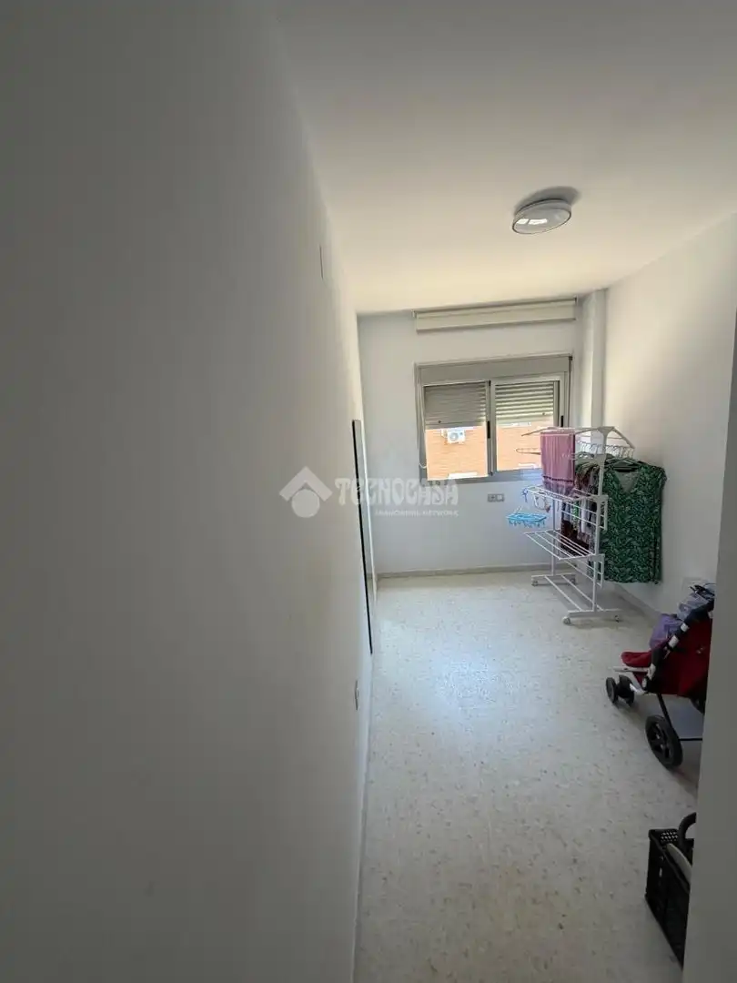 Dormitori de Pis en venda en La Rinconada amb Aire condicionat i Calefacció