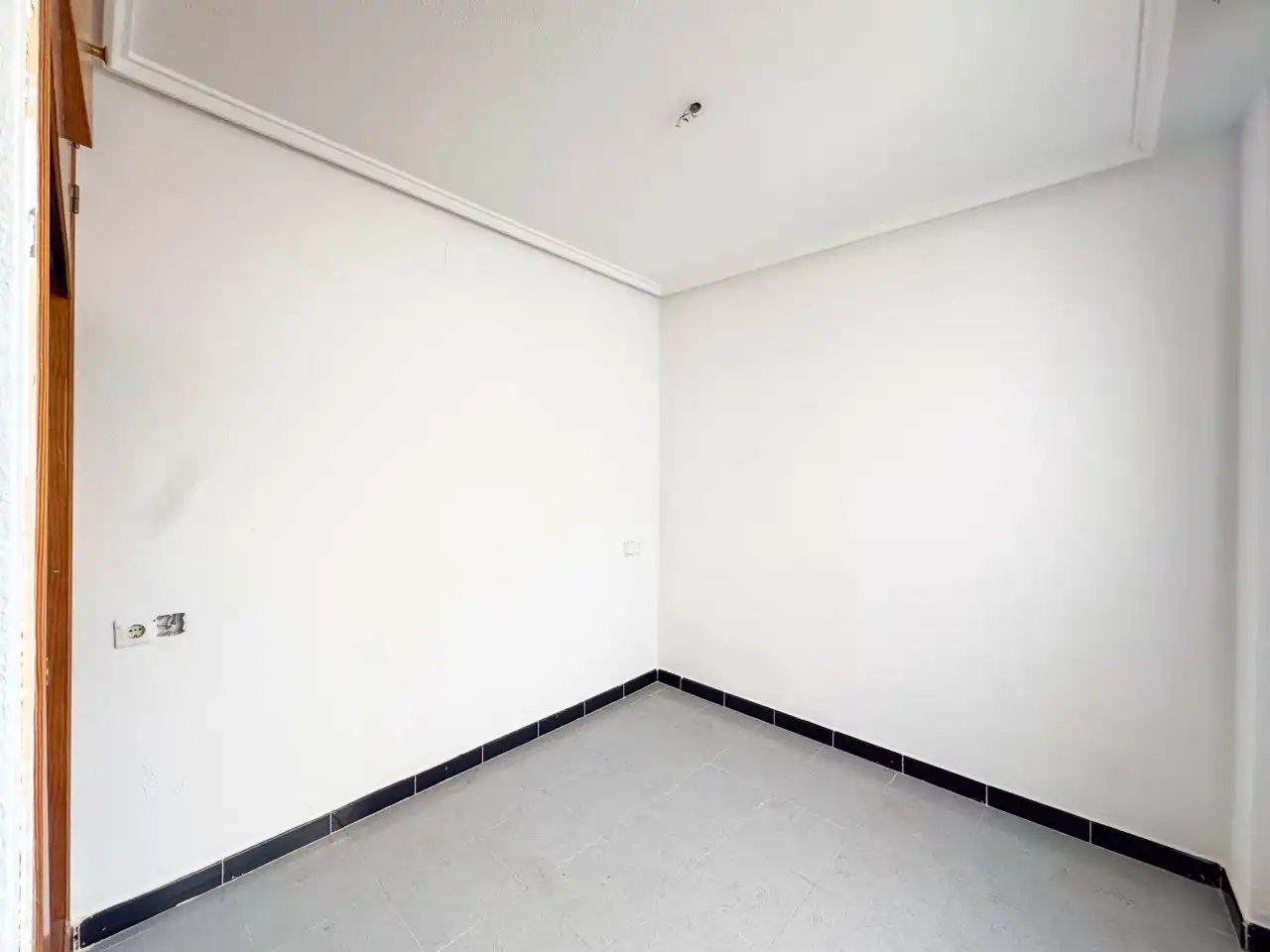 Habitación de Ático en venta en Torrevieja con Calefacción, Terraza y Balcón