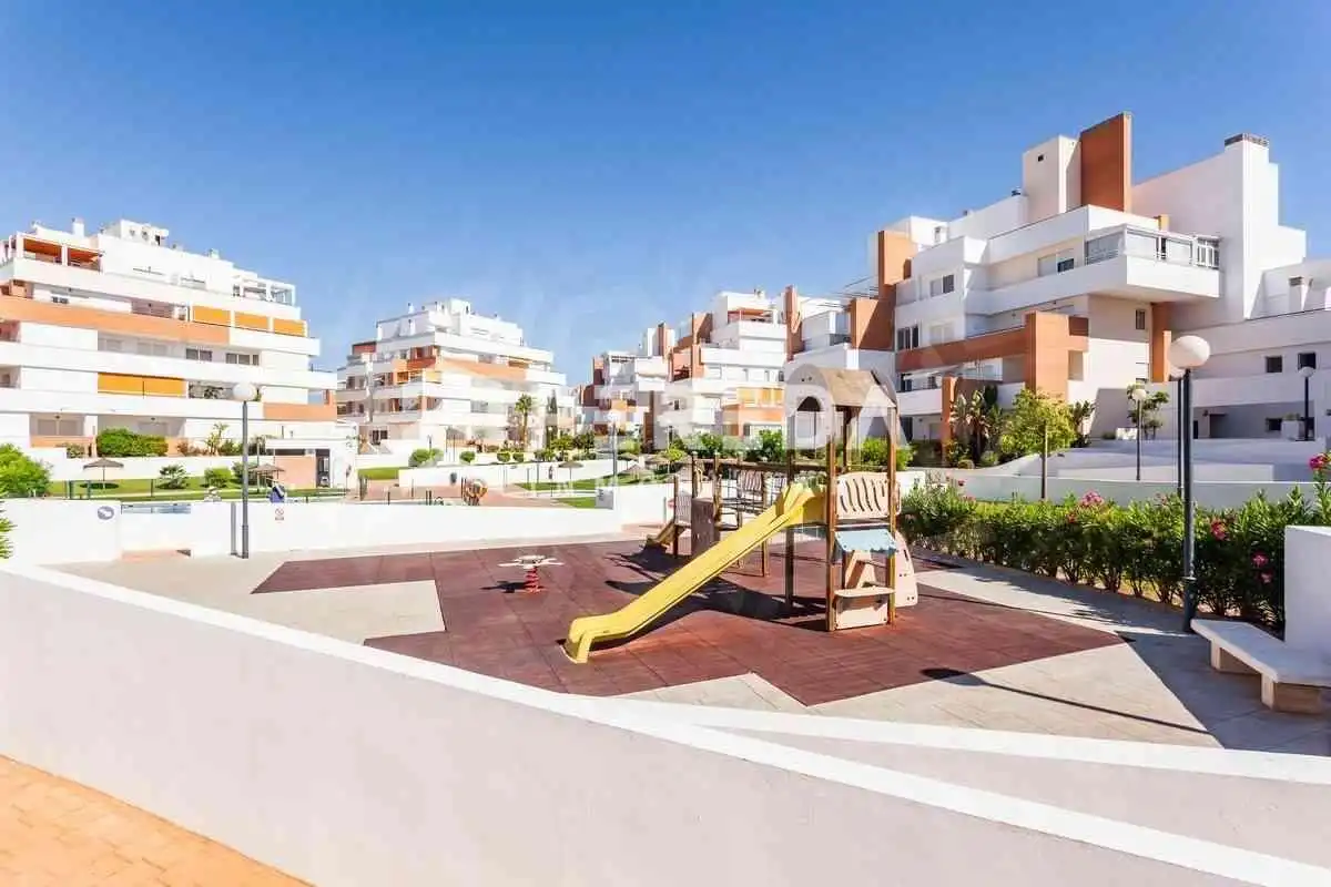 Vista exterior de Apartament en venda en Roquetas de Mar amb Aire condicionat, Jardí privat i Terrassa