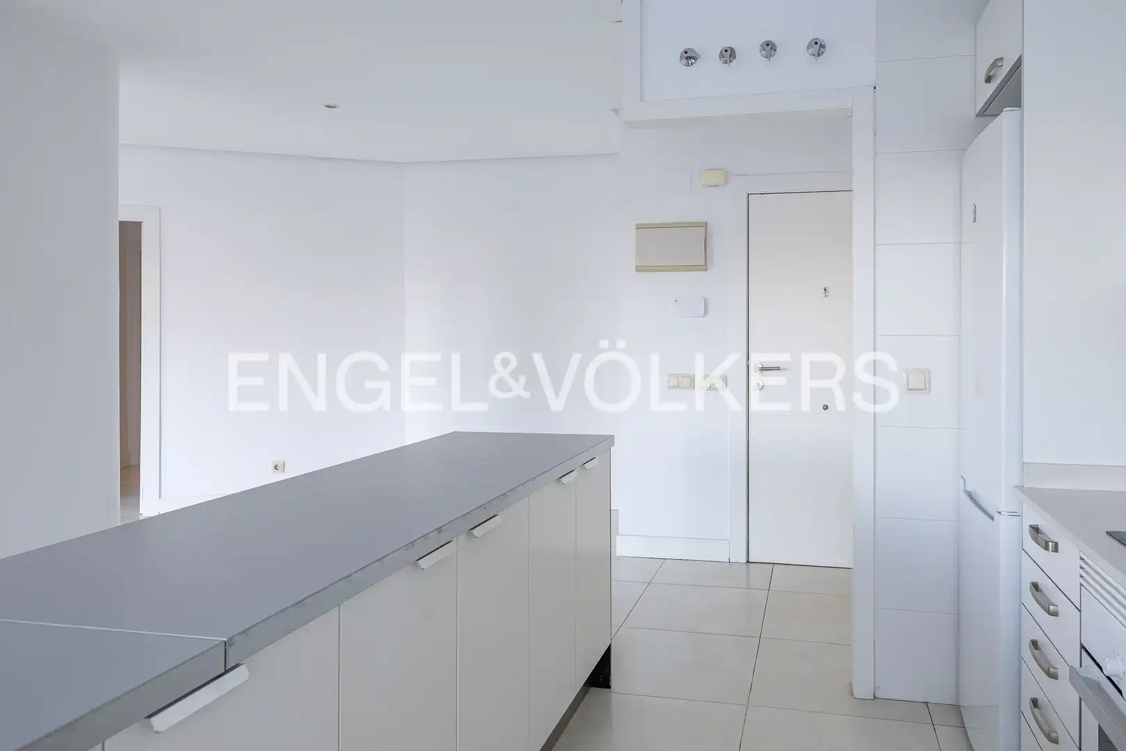 Cocina de Piso en venta en Madrid con Aire acondicionado, Calefacción y Jardín privado