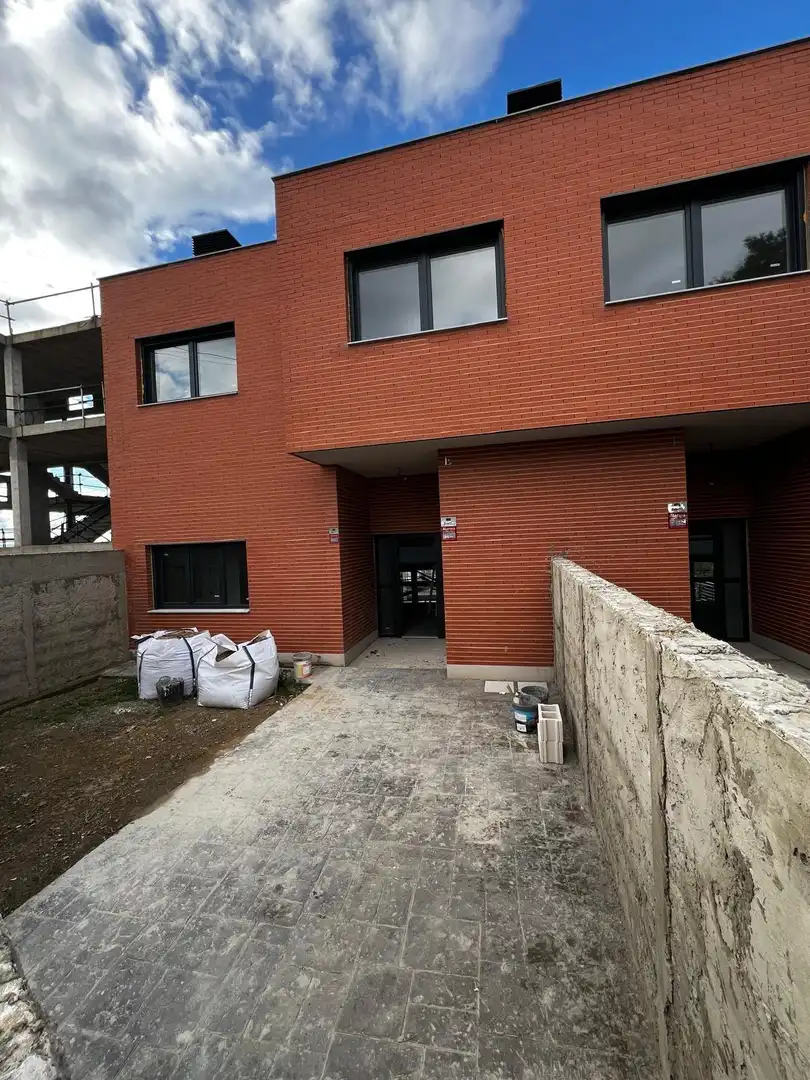 Vista exterior de Casa o xalet en venda en Cuarte de Huerva amb Aire condicionat, Calefacció i Jardí privat