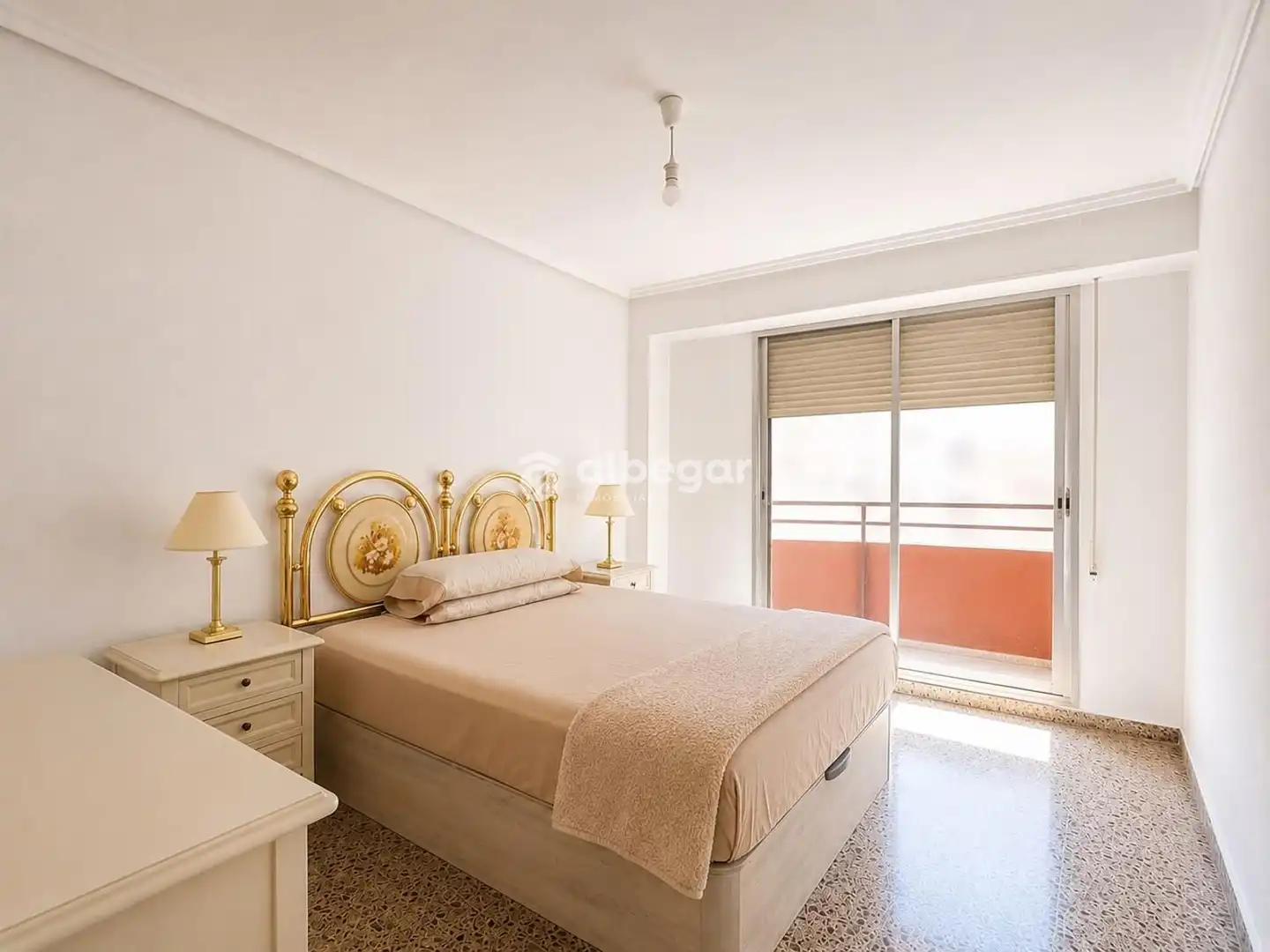 Habitación de Piso en venta en Valencia con Terraza, Horno y Balcón
