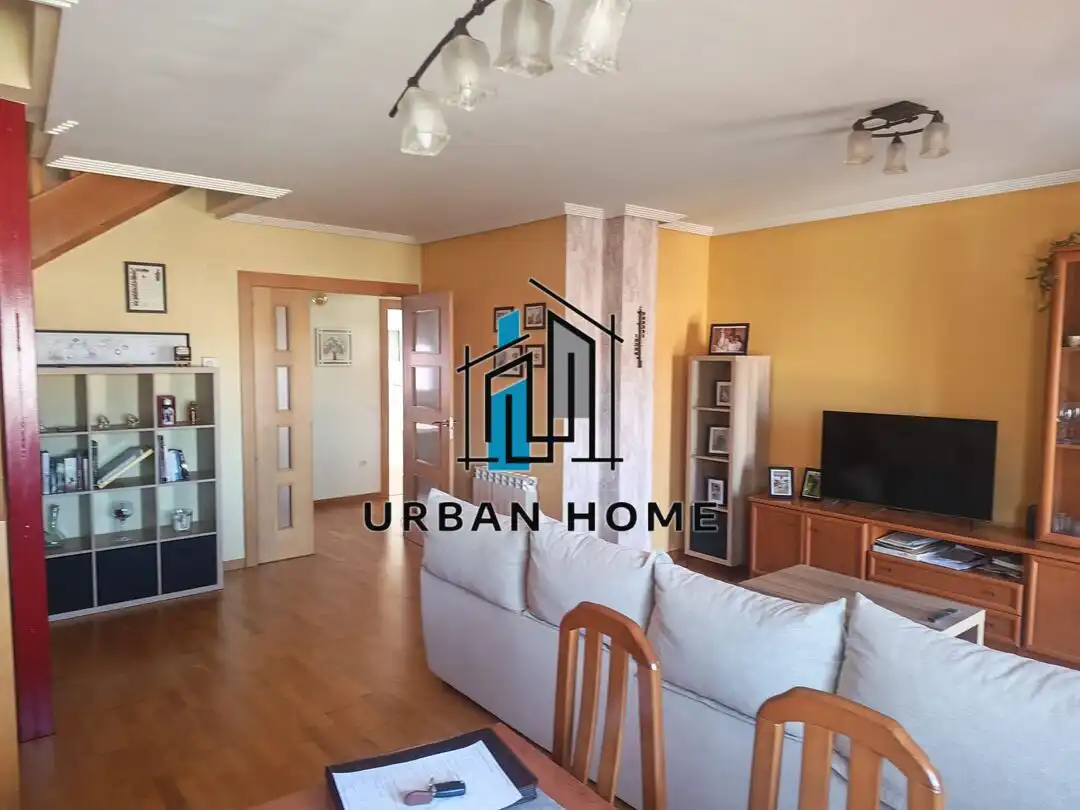 Sala de estar de Dúplex en venta en San Andrés del Rabanedo con Calefacción, Trastero y Balcón