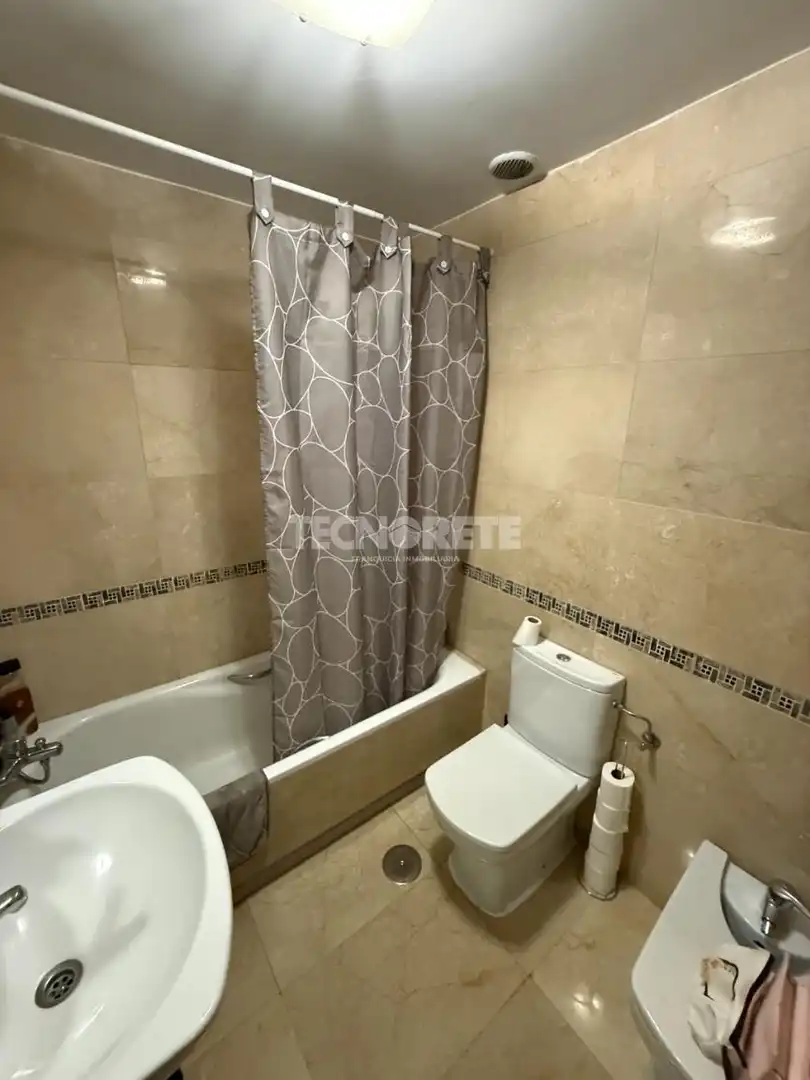Bathroom of Flat for sale in Madrid  with Air Conditioner, Heating and Terrace