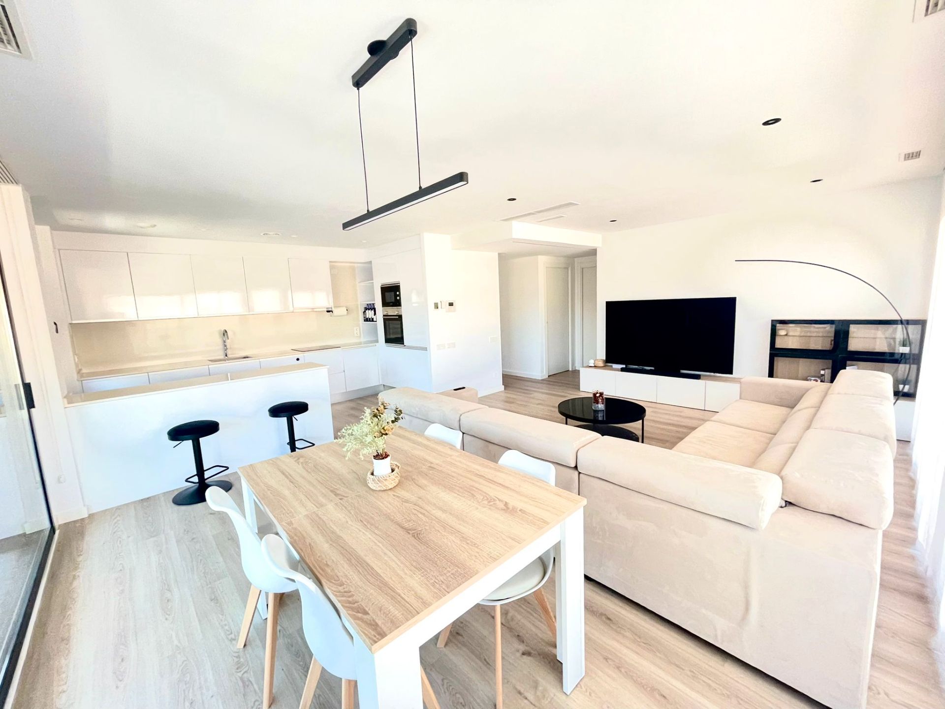 Living room of Flat for sale in El Masnou  with Air Conditioner, Heating and Parquet flooring