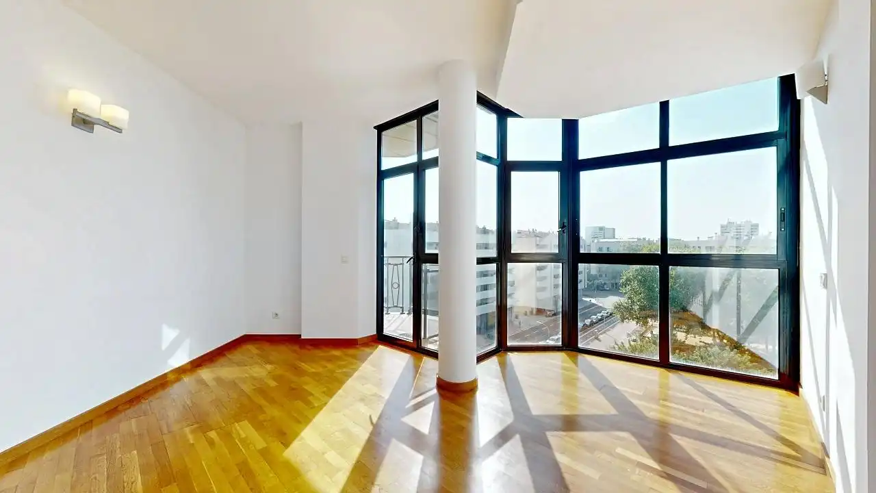 Sala d'estar de Pis en venda en Barcelona amb Aire condicionat, Calefacció i Parquet