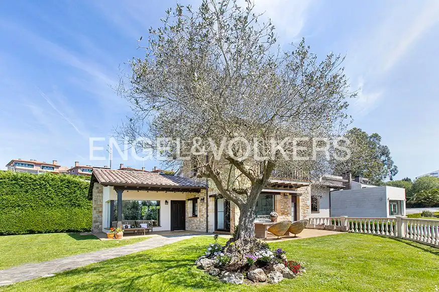 Vista exterior de Casa o chalet en venta en Gijón  con Calefacción, Jardín privado y Terraza