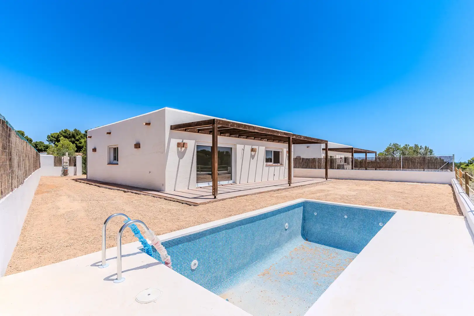 Schwimmbecken von Haus oder Chalet zum Verkauf in L'Ametlla de Mar  mit Klimaanlage, Heizung und Privatgarten