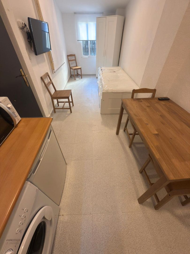 Estudi de lloguer en  Granada Capital amb Moblat, Rentadora i Microones