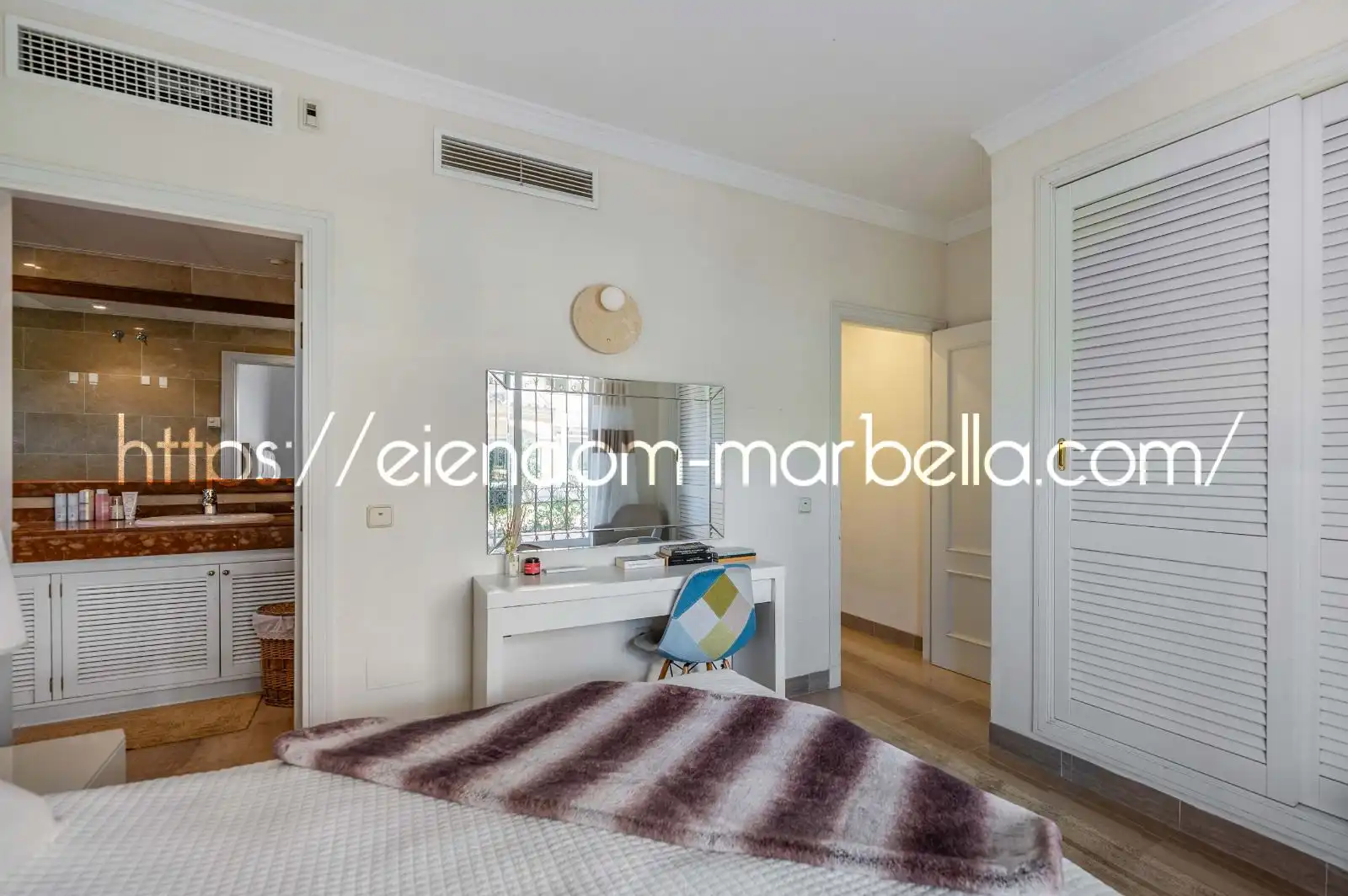 Habitación de Apartamento en venta en Marbella con Aire acondicionado, Terraza y Amueblado