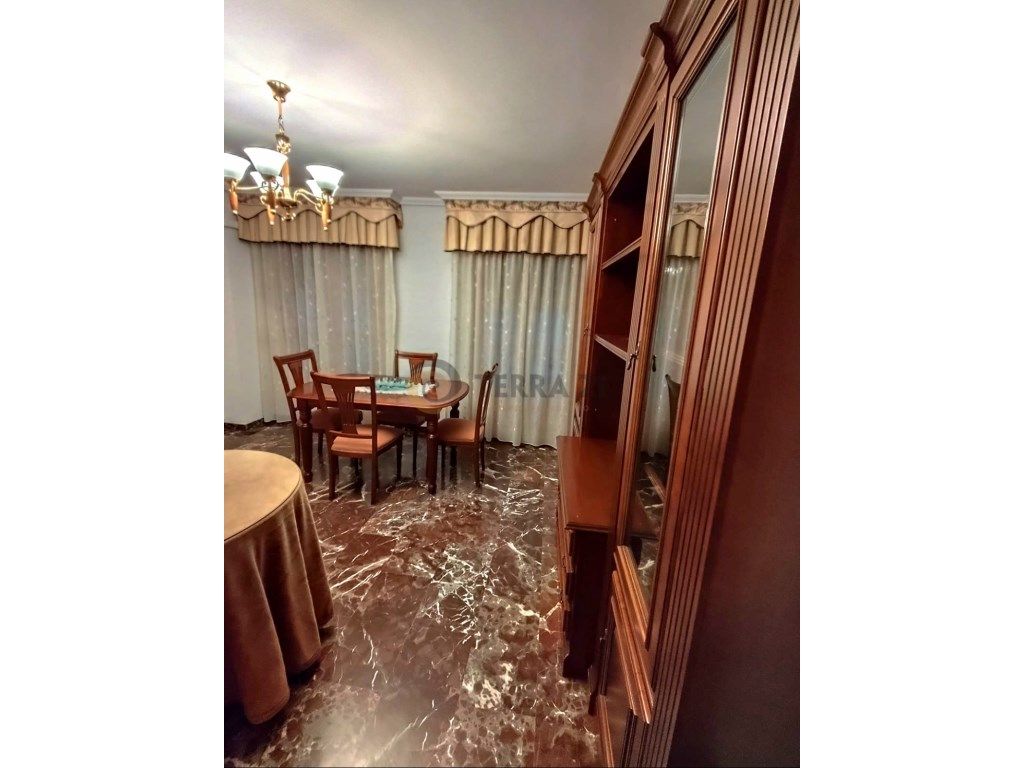 Comedor de Piso de alquiler en  Jaén Capital con Amueblado