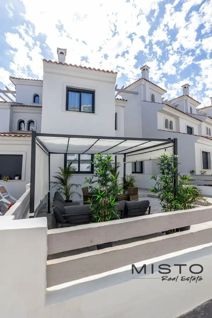 Casa a schiera in vendita a Urb. Dos Hermanas Ii  escalera  planta  puerta, imagen 4