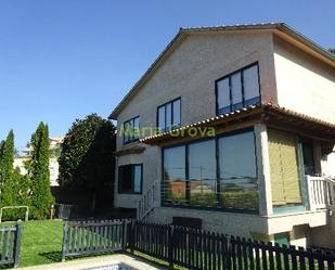 Vista exterior de Casa o xalet en venda en Vigo  amb Terrassa i Piscina