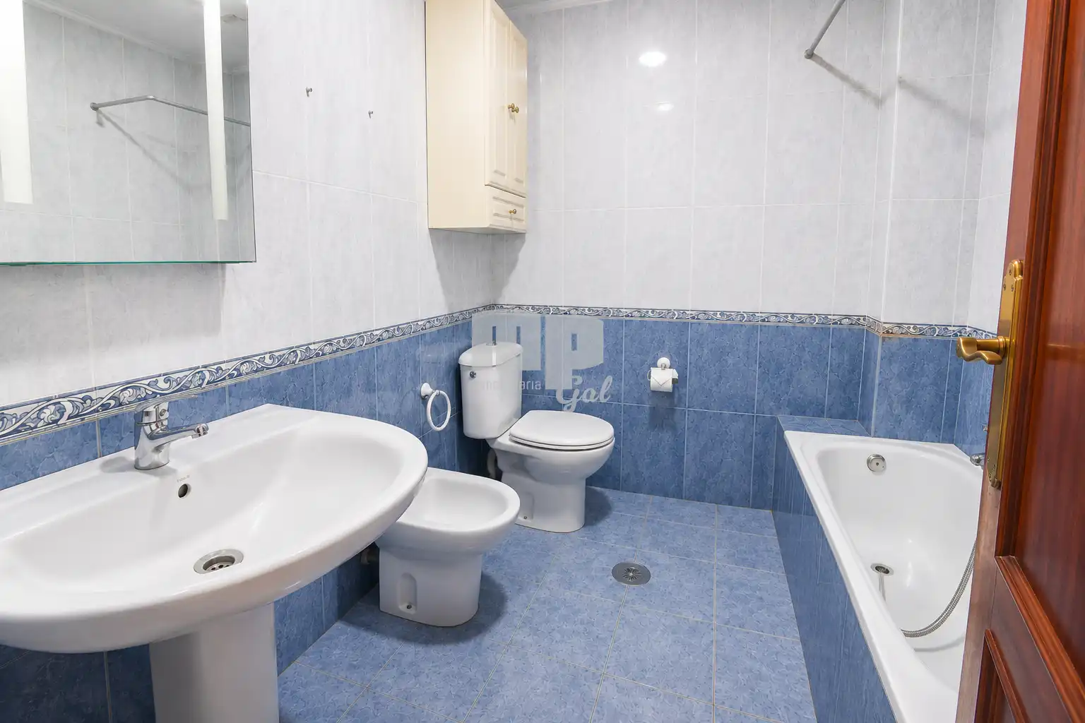 Bathroom of Flat for sale in Moaña  with Storage room