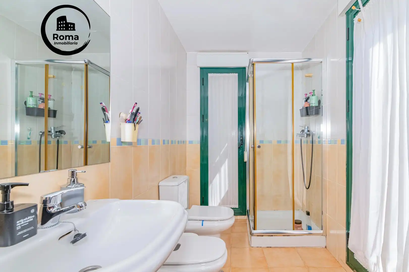 Bathroom of Attic for sale in Granada  with Heating, Terrace and Community pool