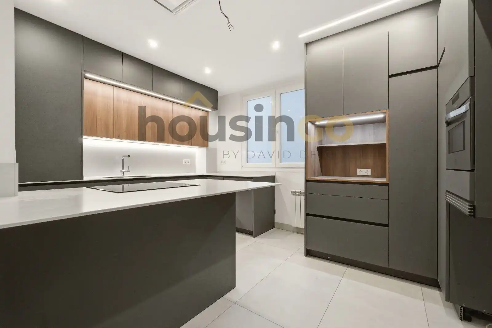 Kitchen of Flat for sale in Madrid  with Air Conditioner, Heating and Storage room