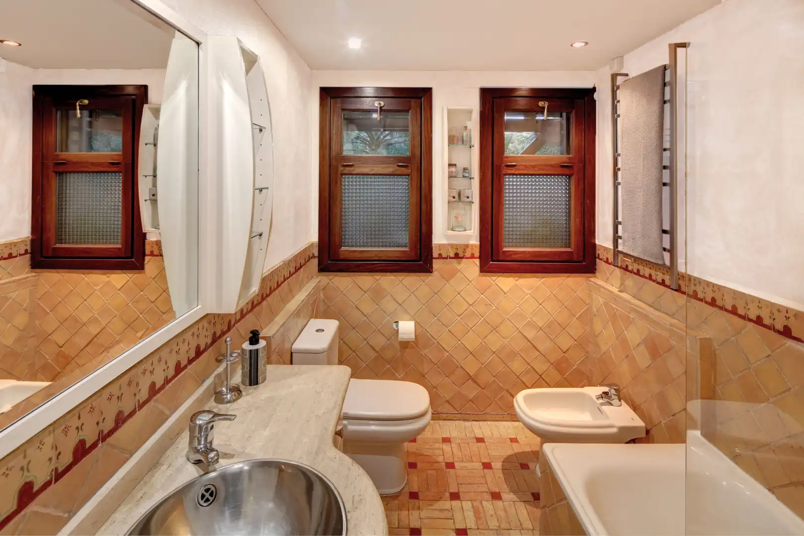 Bany de Casa o xalet de lloguer en Marbella amb Jardí privat, Terrassa i Piscina