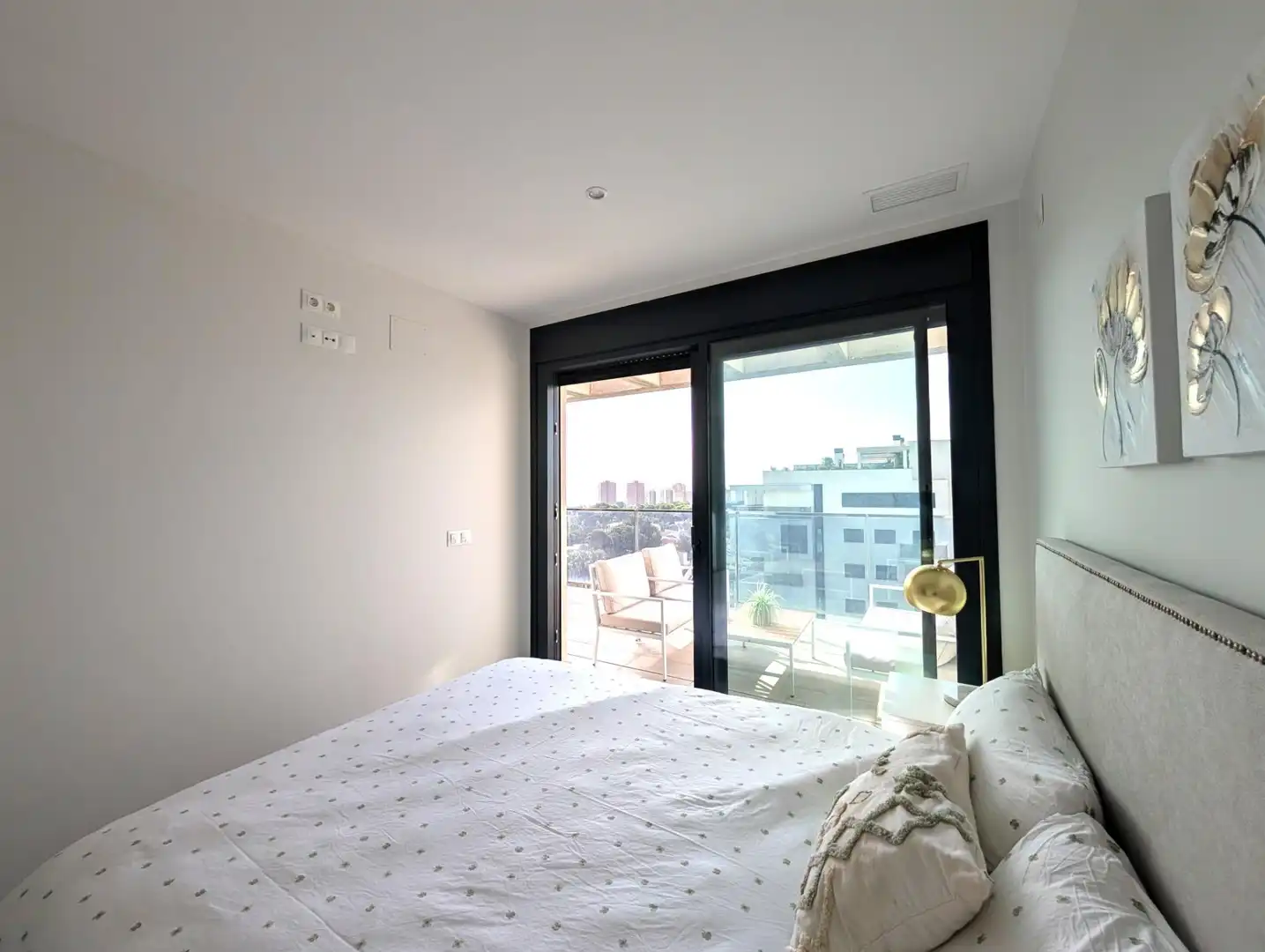 Schlafzimmer von Dachboden zum Verkauf in Orihuela mit Klimaanlage, Heizung und Terrasse