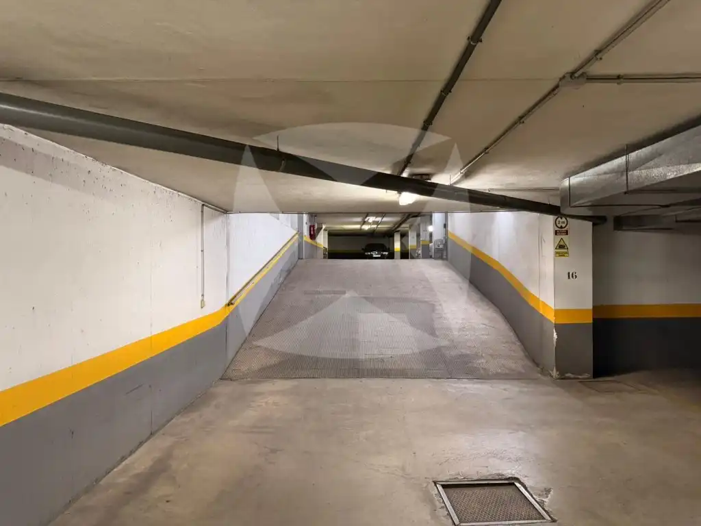 Parking de Oficina de alquiler en Badajoz con Aire acondicionado