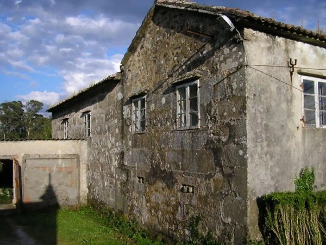 Casa rústica amb jardí en venda a Boiro, imagen 9