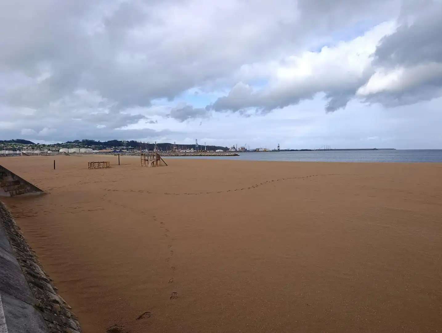 Vista exterior de Pis en venda en Gijón  amb Calefacció