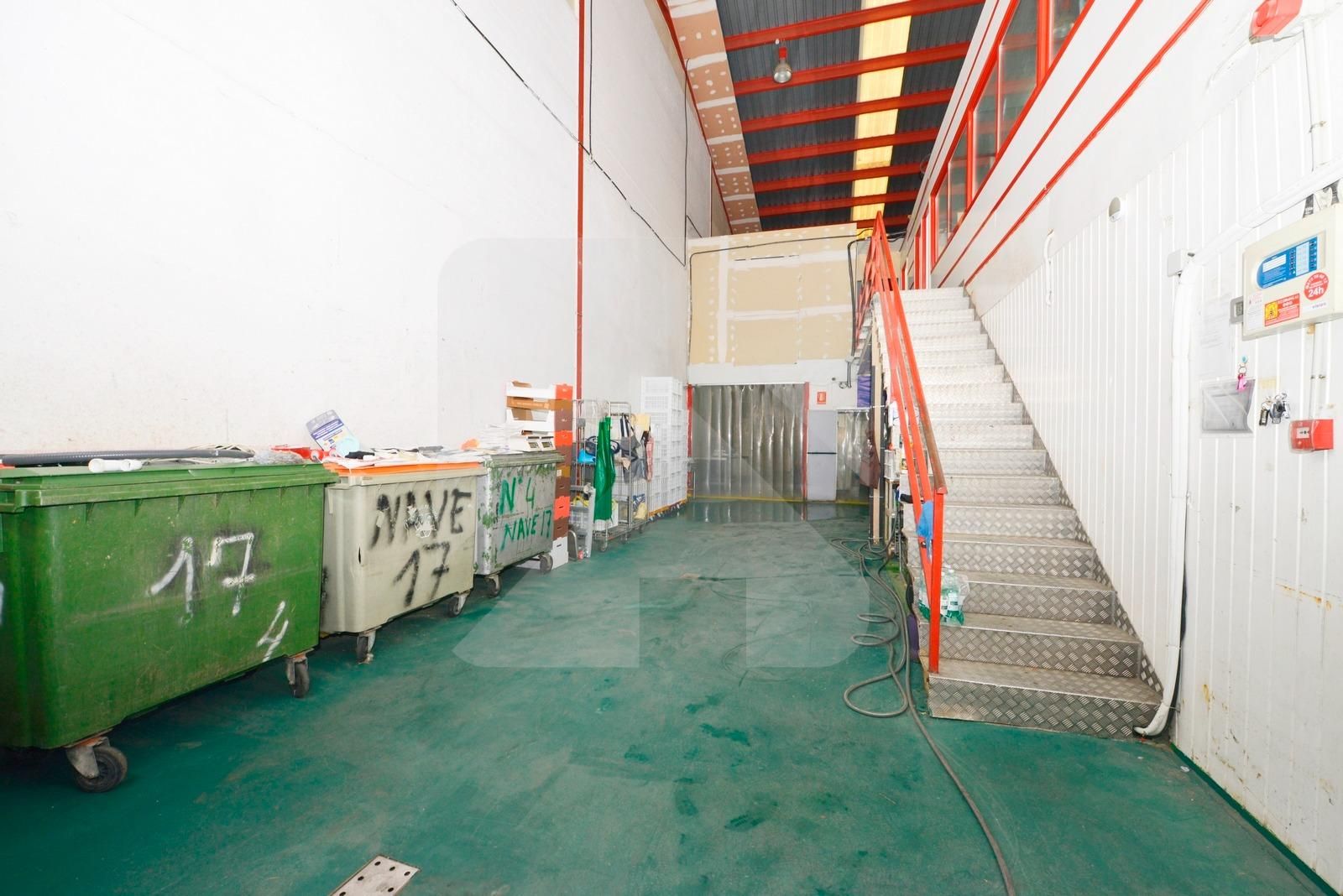 Nave industrial en venta en Calle ISAAC PERAL, Altos del Olivar - El Caracol