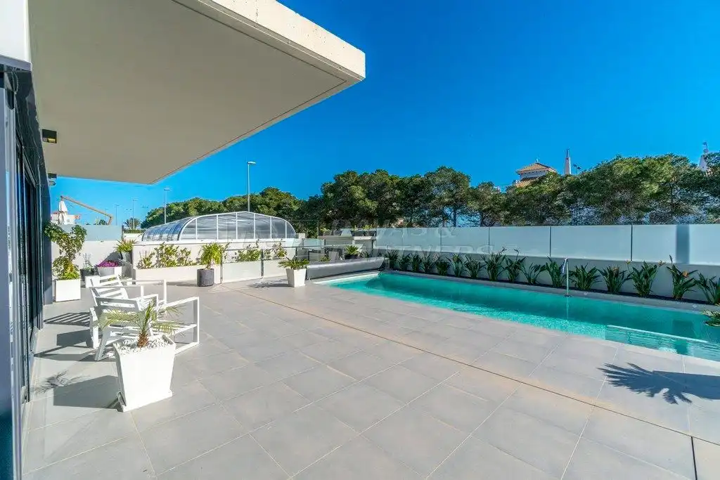 Xalet amb piscina en venda a Orihuela Costa