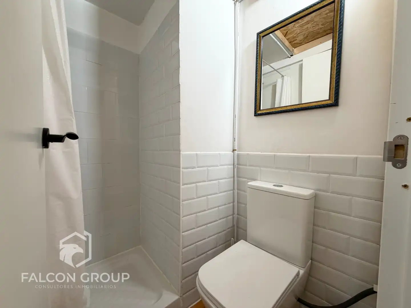 Badezimmer von Geschaftsraum zum Verkauf in Vilanova i la Geltrú mit Möbliert