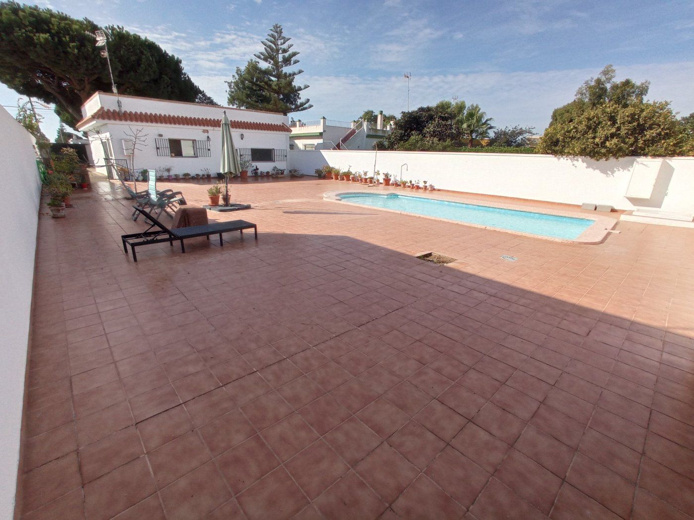 Swimming pool of Country house for sale in Chipiona  with Air Conditioner, Private garden and Terrace