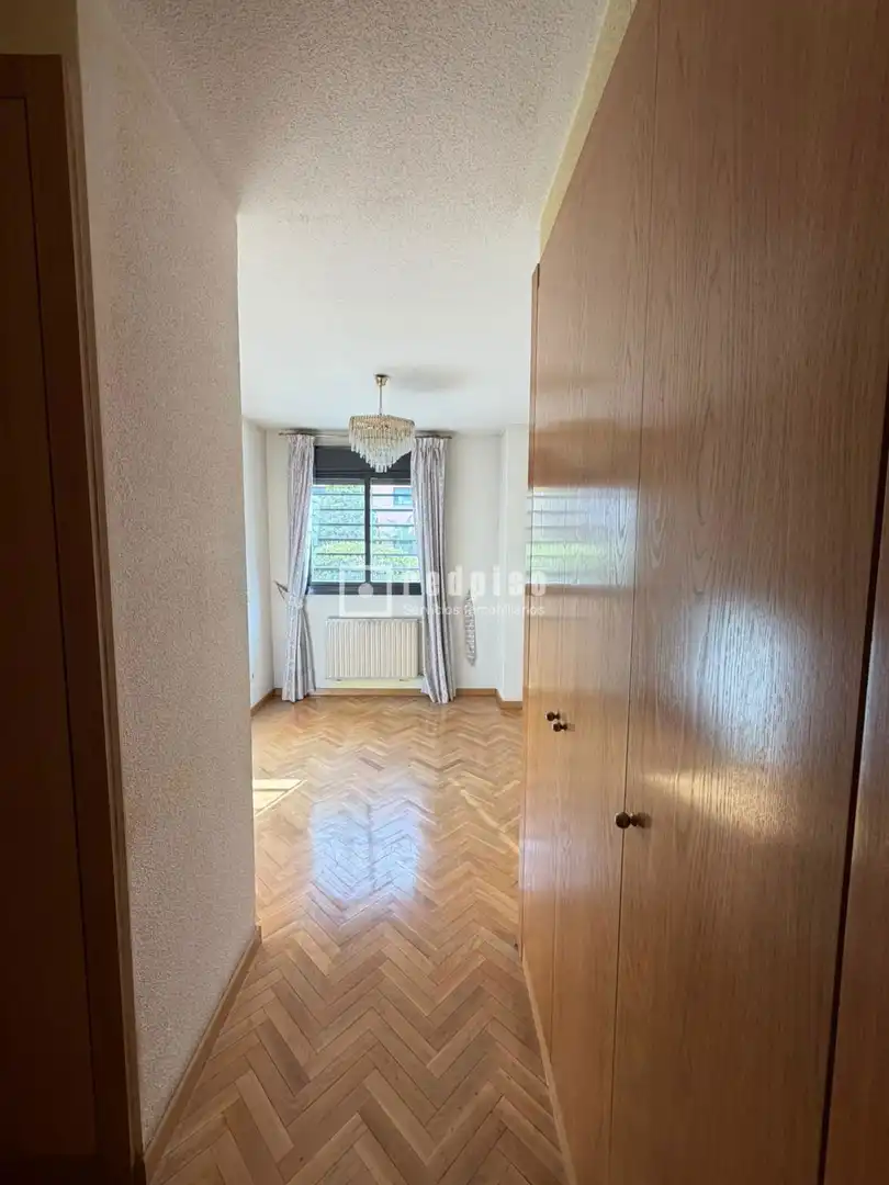 Bedroom of Flat for sale in Madrid  with Heating, Private garden and Parquet flooring