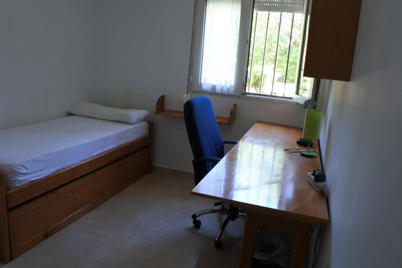 Habitación de Piso para compartir en Granada con Aire acondicionado, Calefacción y Jardín privado