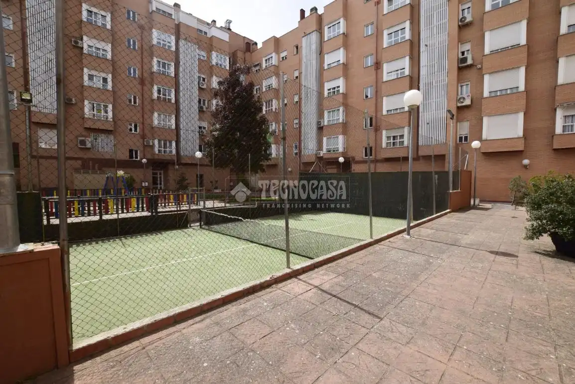 Parkplatz von Wohnung zum Verkauf in Alcorcón mit Gemeinschaftspool