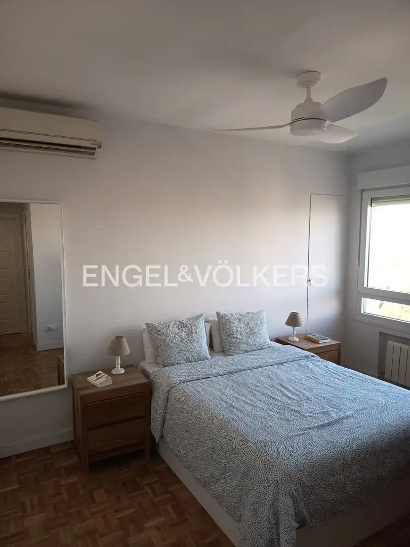 Bedroom of Flat for rent in Madrid  with Air Conditioner, Heating and Parquet flooring