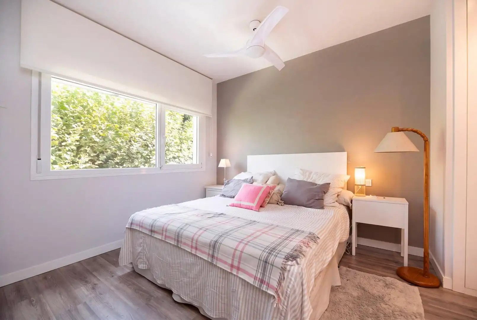Schlafzimmer von Einfamilien-Reihenhaus zum Verkauf in Torrelodones mit Heizung, Privatgarten und Gemeinschaftspool