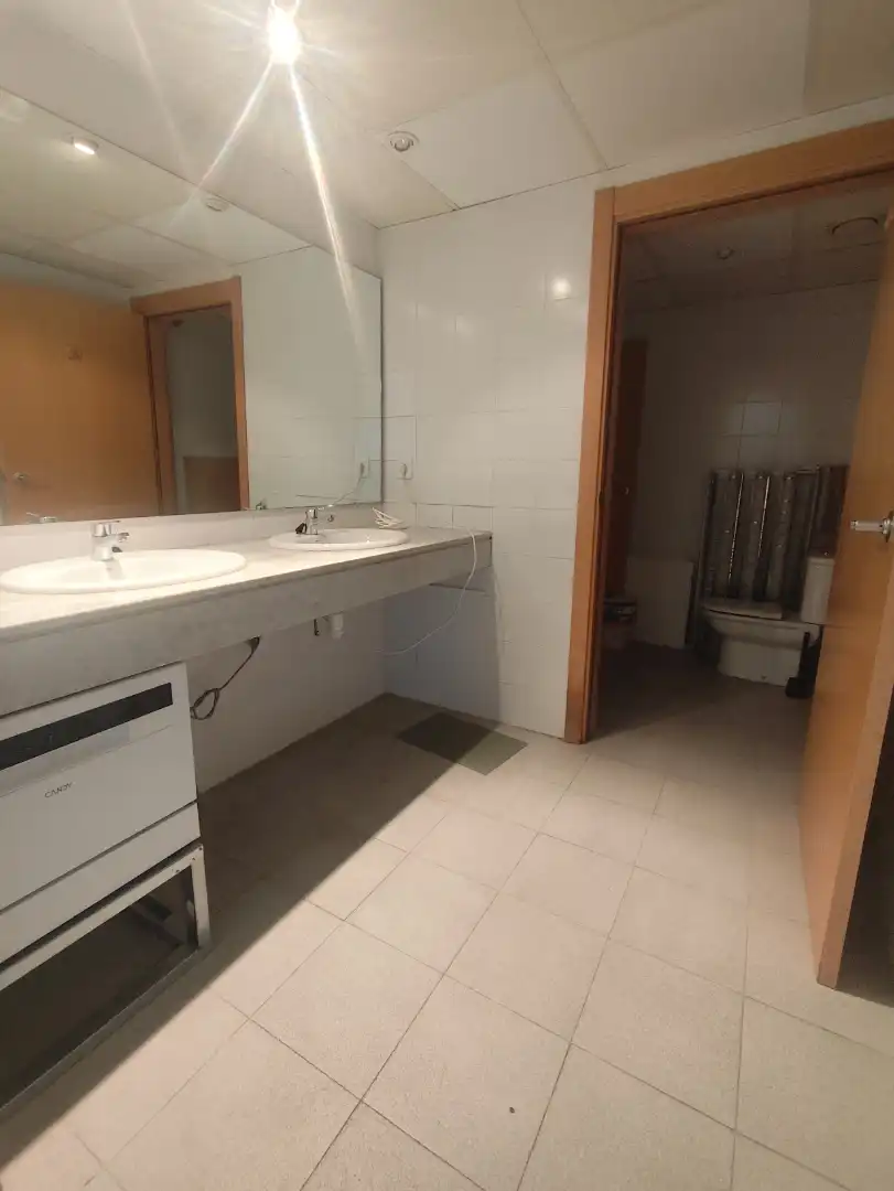 Badezimmer von Büro zur Miete in Sant Joan Despí mit Klimaanlage