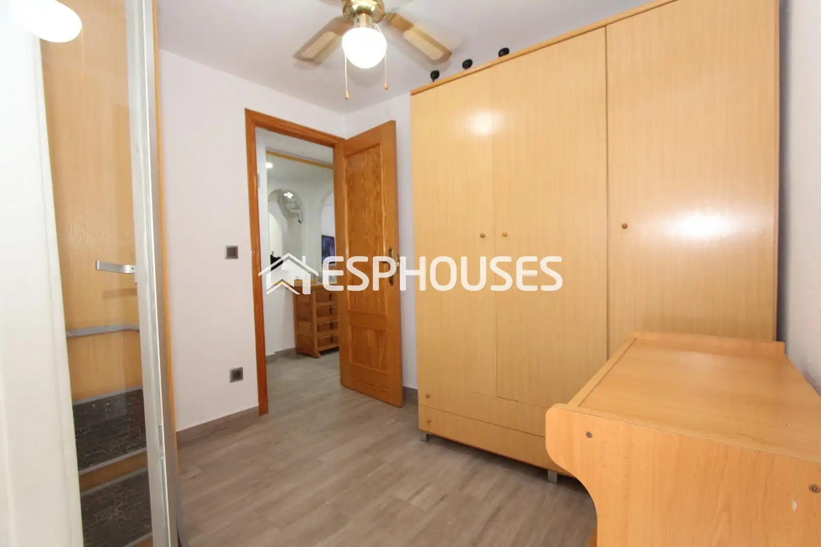 Habitación de Apartamento en venta en Guardamar del Segura con Terraza, Trastero y Amueblado