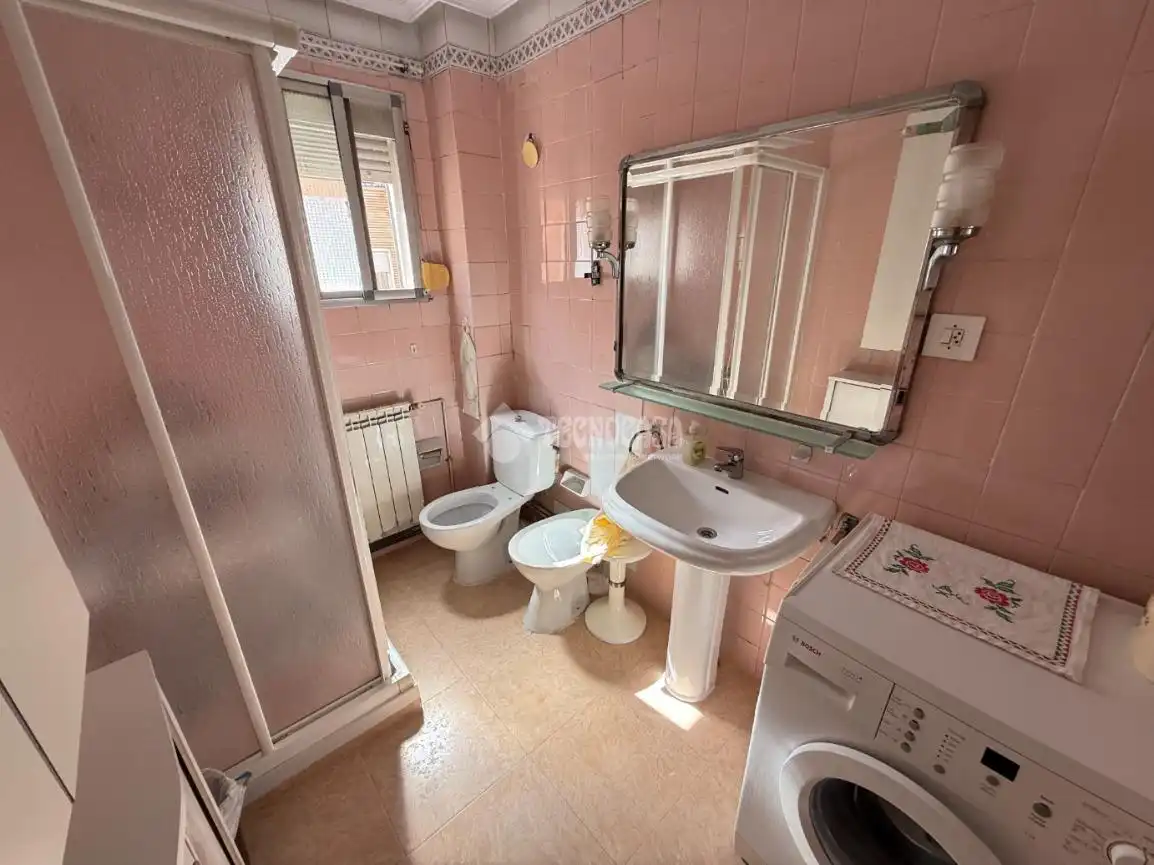 Baño de Piso en venta en Talavera de la Reina con Aire acondicionado, Calefacción y Amueblado