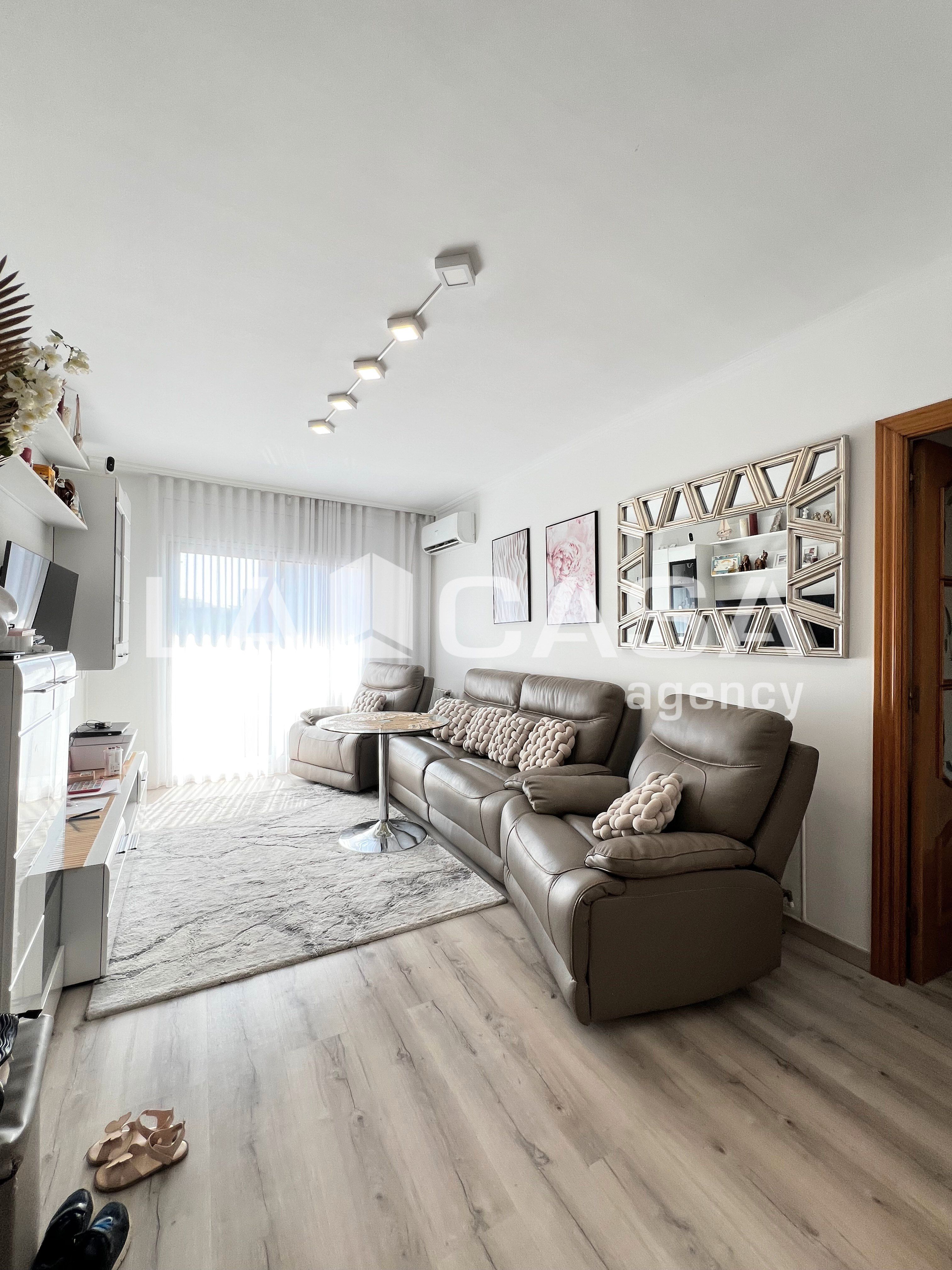 Living room of Flat for sale in Badalona  with Heating and Balcony